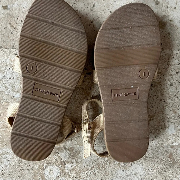 NWOB Steve Madden Little Girls Jharrlow Flat Sandals (1) - Picture 7 of 9